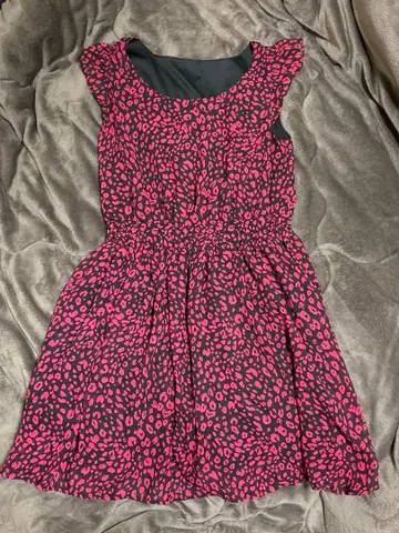 레오파드 무늬 슬리브리스 원피스