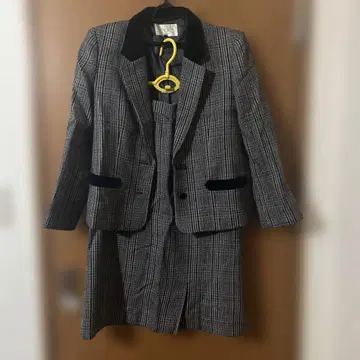 LAPICA 그레이 계열 체크 스커트 수트