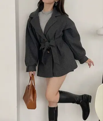 [새상품급] Ada. 리본 벨트 부착 볼륨 슬리브 숏코트 그레이