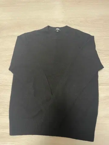 유니클로 캐시미어 스웨터 블랙 M 사이즈