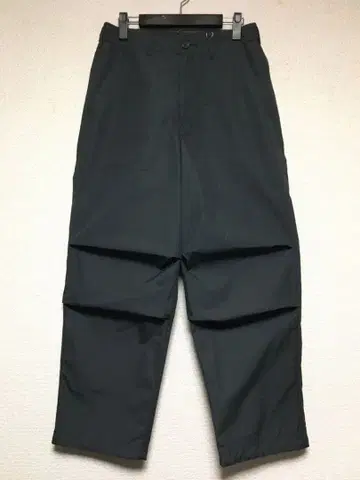 UNIQLO 와이드 핏 파라슈트 팬츠 다크 그레이