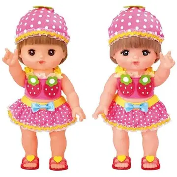 딸기 의상의 멜짱 인형