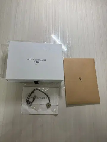 BTS SUGA 아티스트 메이드 기타 피크 목걸이 실버