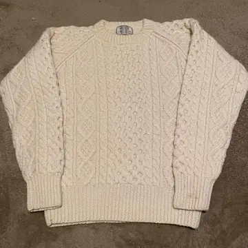 울 100% 아이보리 케이블 니트 M 사이즈