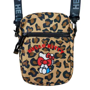 산리오 헬로키티 자수 레오파드 무늬 숄더백 키티 레오파드 무늬