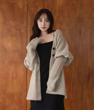 [ mideal ] 볼륨 슬리브 플럼 가디건 베이지