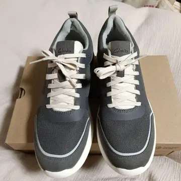 클락스 그레이 스니커즈 미사용 27cm