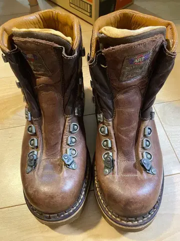 도톰한 가죽! 압도적인 내구성을 가진 헤비듀티 부츠 (ART사제)