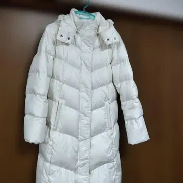 UNIQLO 프리미엄 다운 후드 부착 롱 자켓 화이트