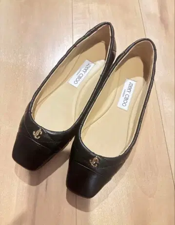 [ 새상품급 ] JIMMY CHOO 블랙 37 플랫슈즈 퀼팅 배송비 포함