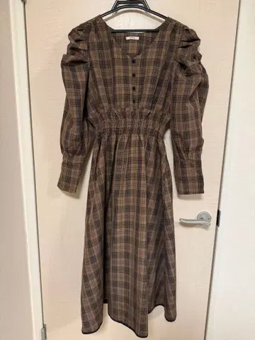 NOMAE 체크 무늬 퍼프 슬리브 원피스