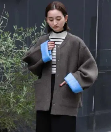 SENSE OF PLACE 바이컬러 니트 코트 모카 x 블루