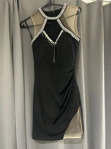 Jewels 블랙 드레스