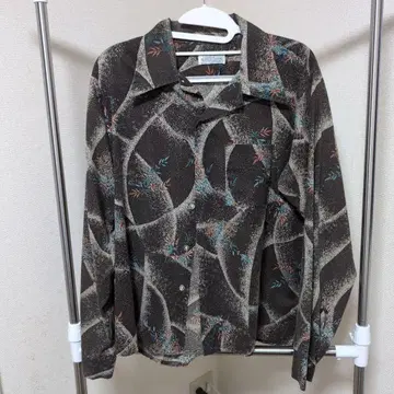 꽃무늬 브라운 긴팔 셔츠