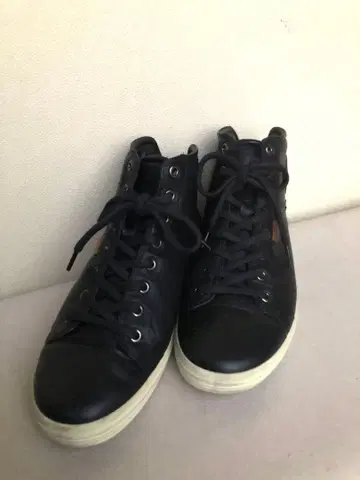 ecco 블랙 가죽 하이컷 스니커즈