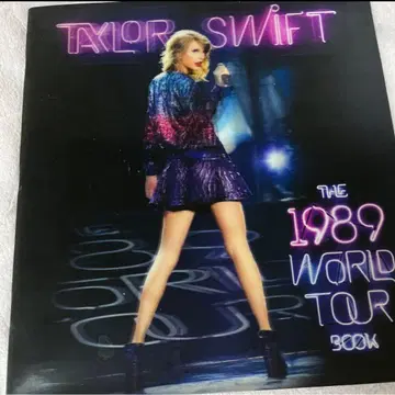 Taylor Swift 1989tour book
