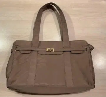 베이지 나일론 토트백 골드 금장 장식