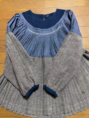 45R 인디고 자수 플리츠 블라우스 데님 셔츠