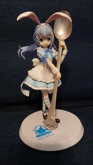 토끼 귀 캐릭터 피규어