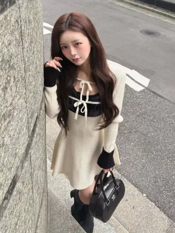 darich 리본 퍼 플레어 니트 미니 원피스