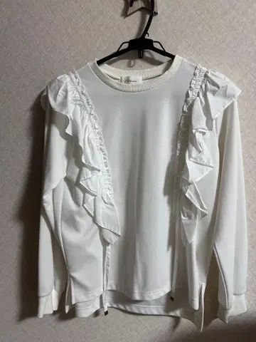 Herencia 프릴 포함 화이트 긴팔