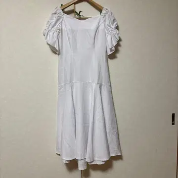 화이트 퍼프 슬리브 A라인 원피스