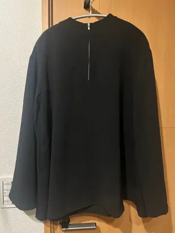 클라네 플레어 하프 지퍼 상의 블랙