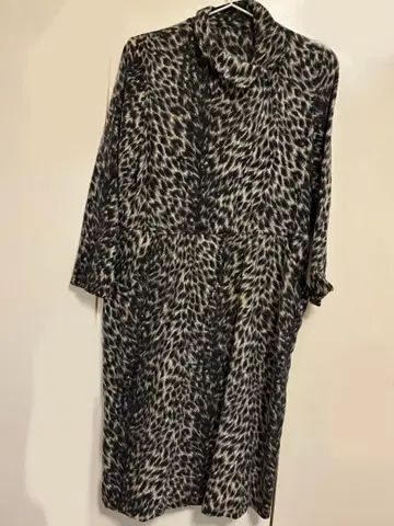 한 점뿐인 핸드메이드 울 원피스