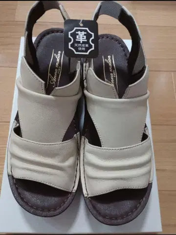 ANNA MALIA 부드러운 가죽 샌들/