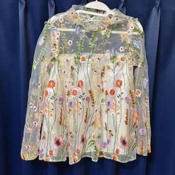 [ Sister Jane ] 꽃무늬 자수 시스루 상의