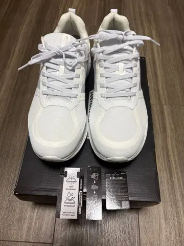 MOISTHROUGH360 VENTIRIS 벤티리스 26.5cm 화이트