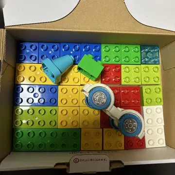 LEGO 듀플로 블록과 바퀴 달린 부품 세트