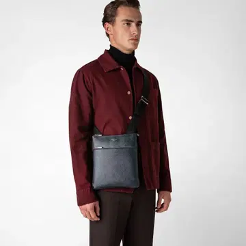 현행 모델 세라피안 가죽 플랫 메신저 백 숄더백