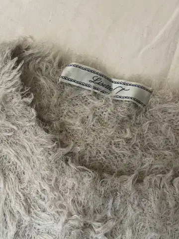 새상품급 LISETTE 리제타 베이지 퍼 긴팔 가디건