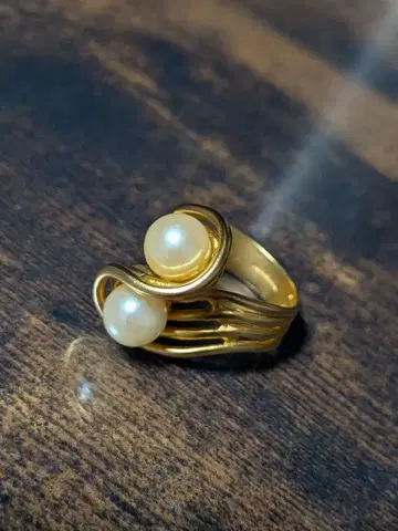 골드 펄 장식 웨이브 반지 유품 정리 미니멀리스트