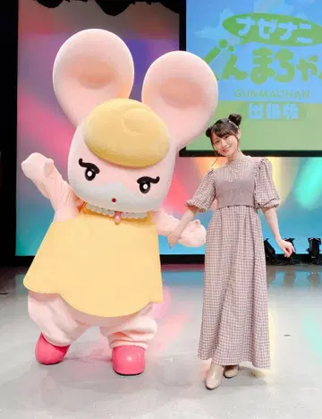 오구라 유이 착용 체크 무늬 벌룬 슬리브 원피스 브라운