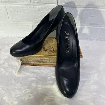 DIANA 블랙 하이힐 펌프스