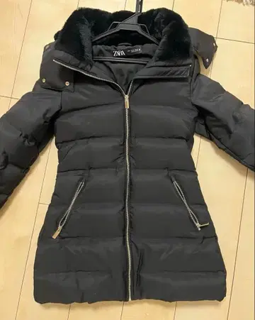 ZARA 블랙 퍼 후드 다운 자켓