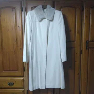 J 프레스 화이트 퍼 옷깃 롱 코트