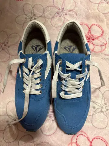 새상품급 JADE 스니커즈 파랑 23.0