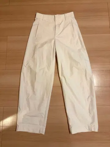 [ 새상품급 ] UNIQLO 화이트 와이드 팬츠 S
