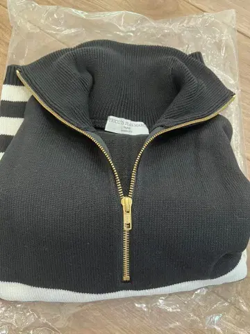 BLACK BORDER HALF ZIP