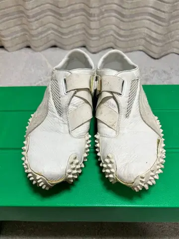 PUMA 스파이크 스니커즈 화이트