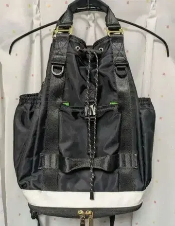 나일론 소재 드로우 스트링 백팩 블랙