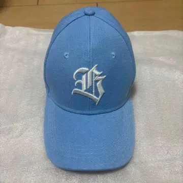 파란색 자수 로고 캡