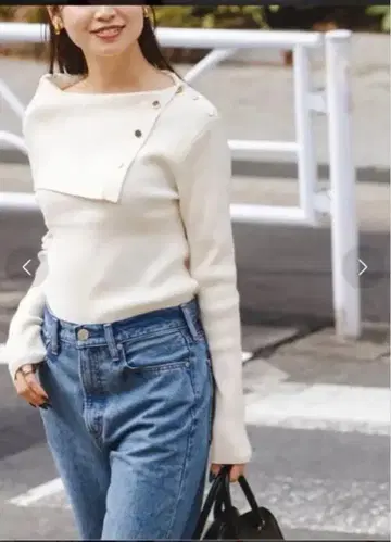 noble 오프숄더 화이트 리브 니트