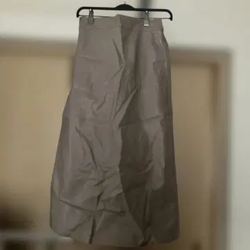 인조 가죽 붉은 기 도는 그레이 롱 스커트 허리밴딩