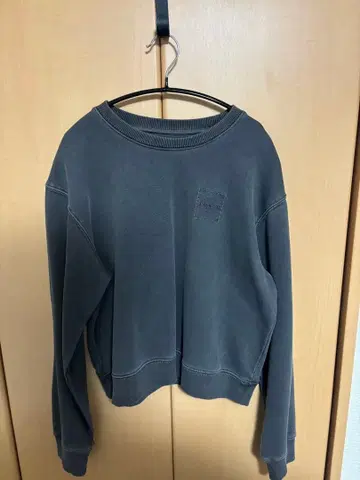 그레이 크루넥 맨투맨