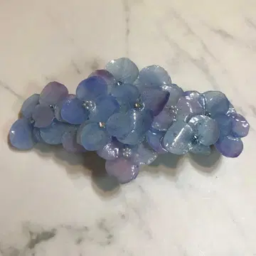 청보라색 꽃 모티브 머리핀