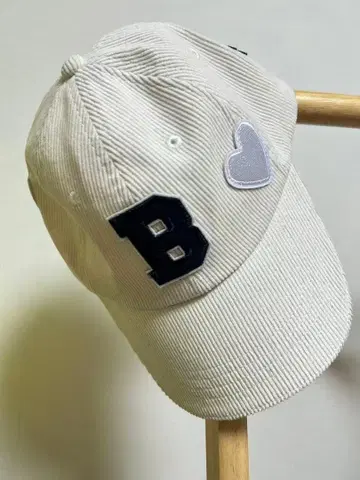 bibiy. 비비 B. CLUB CAP 화이트